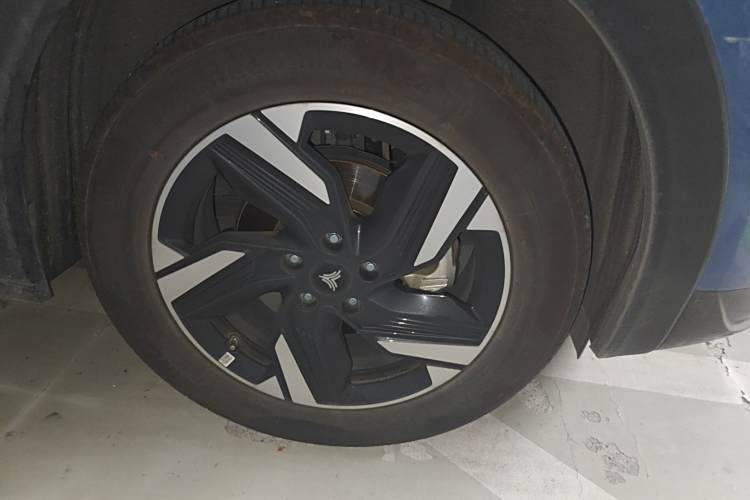 哪吒汽车 哪吒X 2023 汽车图片 #4