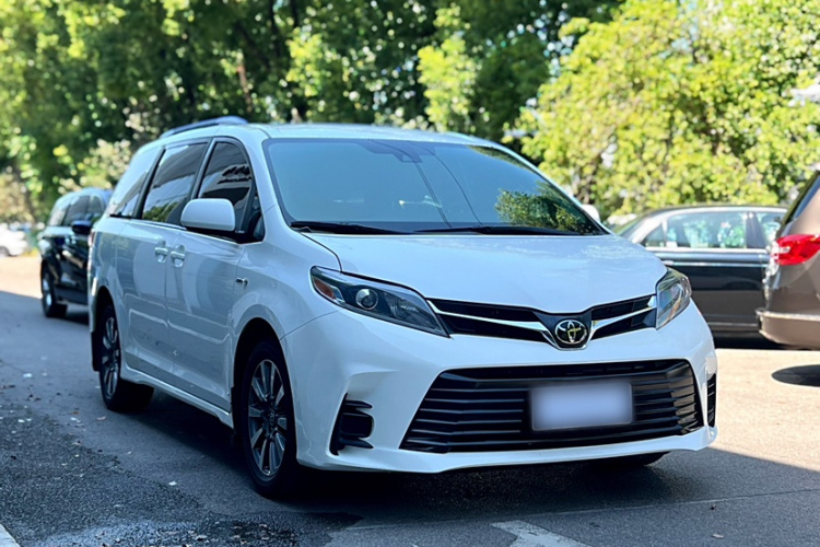 Toyota Sienna 2020 immagine di auto #4