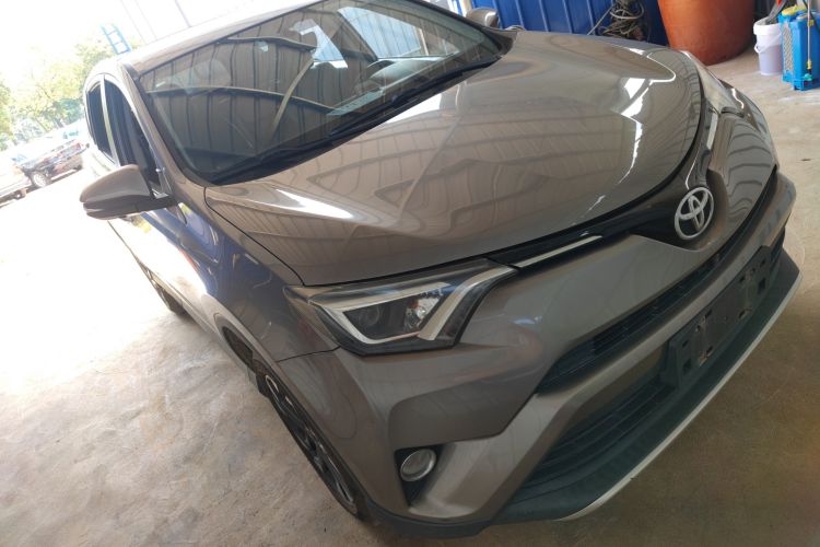Toyota RAV4 (Imported) 2017 #4 Toyota RAV4 (Imported) 2017 immagine di auto #4