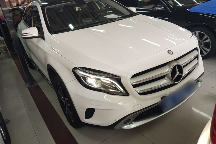 Mercedes-Benz GLA Class 2015 car image #4