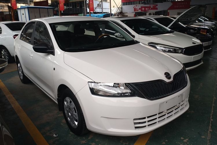 Skoda Rapid 2017 car image #4