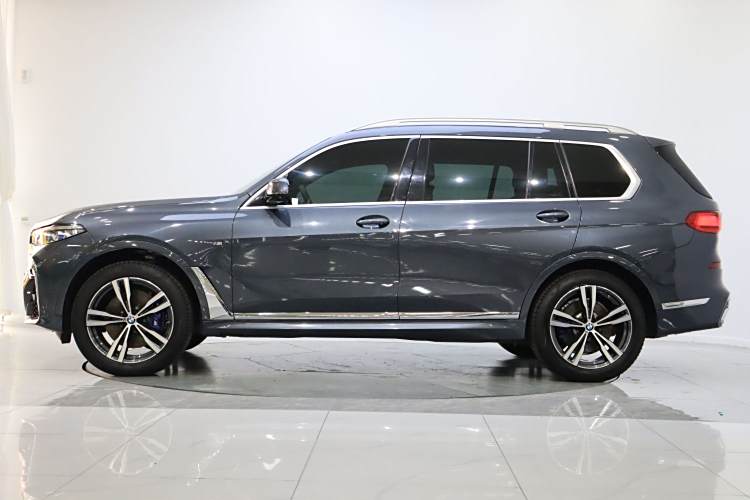 BMW X7 M60i 2020 immagine di auto #4