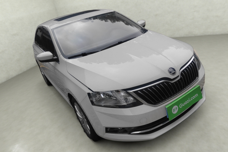 Skoda Rapid 2019 imagen de coche #4