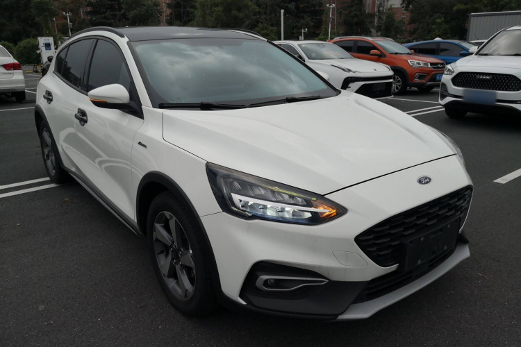 Ford Focus Active 2021 صورة سيارة #4