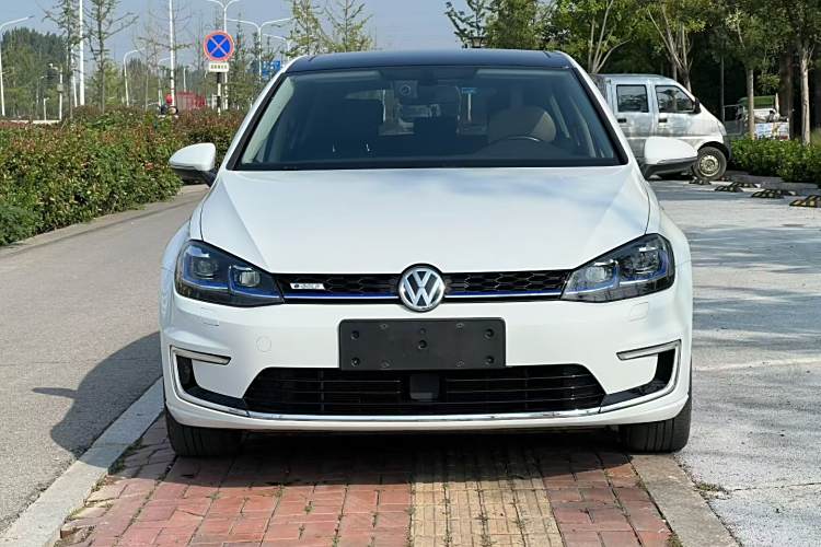 Volkswagen Golf Pure Electric 2020 image de voiture #4
