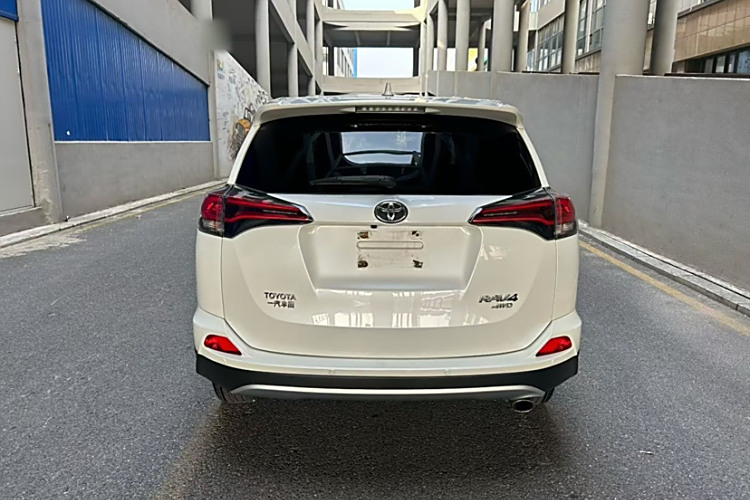 RAV4 2017 #4 RAV4 2017 car image #4