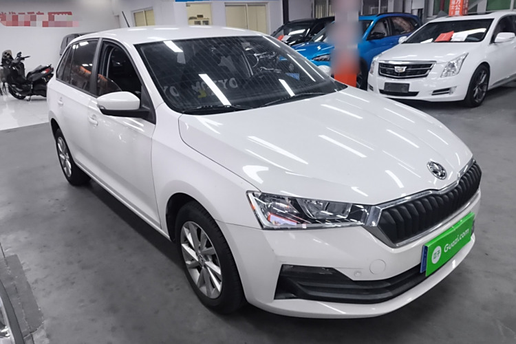 Skoda Rapid Spaceback 2020 car image #4