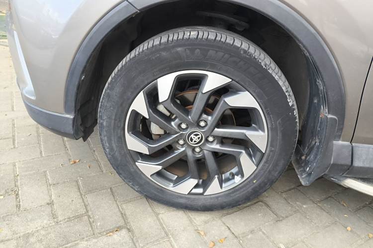 Toyota RAV4 (Imported) 2018 #4 Toyota RAV4 (Imported) 2018 immagine di auto #4