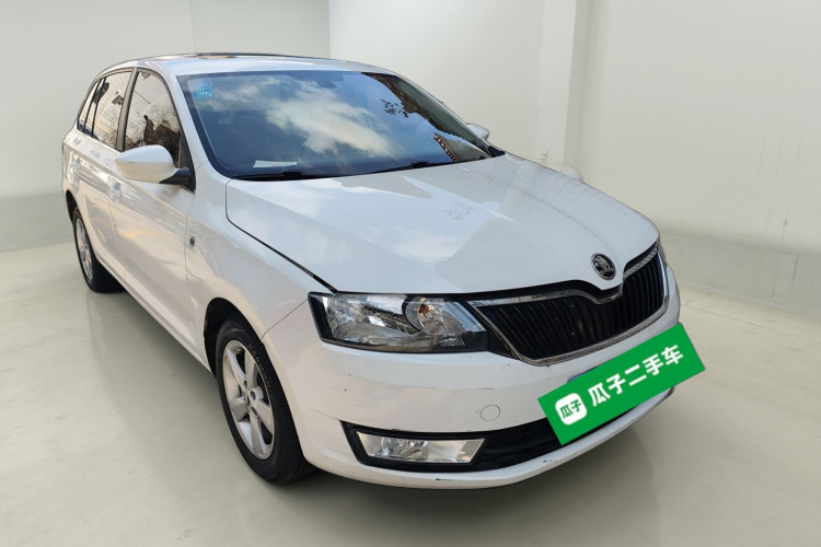 Skoda Rapid Spaceback 2016 car image #4