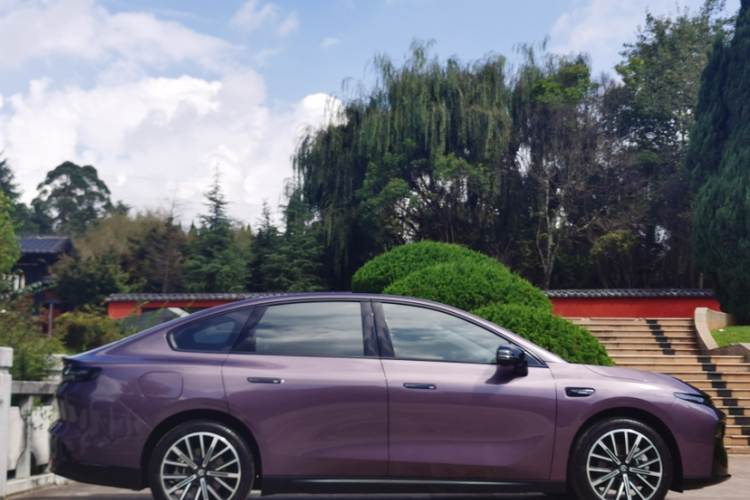 零跑汽车 零跑B01 2025 汽车图片 #4