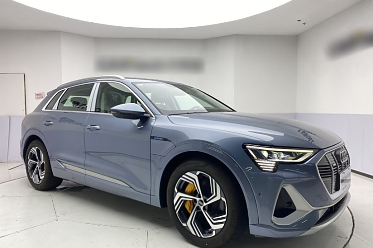 Audi e-tron car image #4