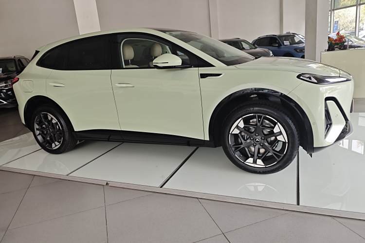 HongQi TianGong 06 صورة سيارة #4