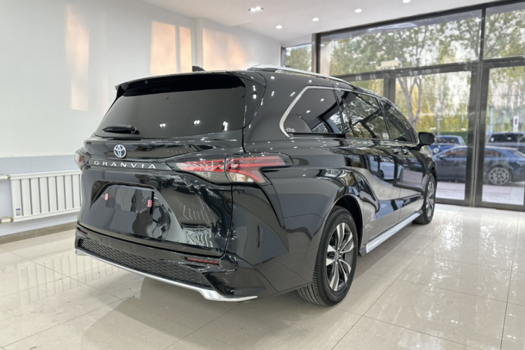 Toyota Granvia 2023 #4 Toyota Granvia 2023 immagine di auto #4