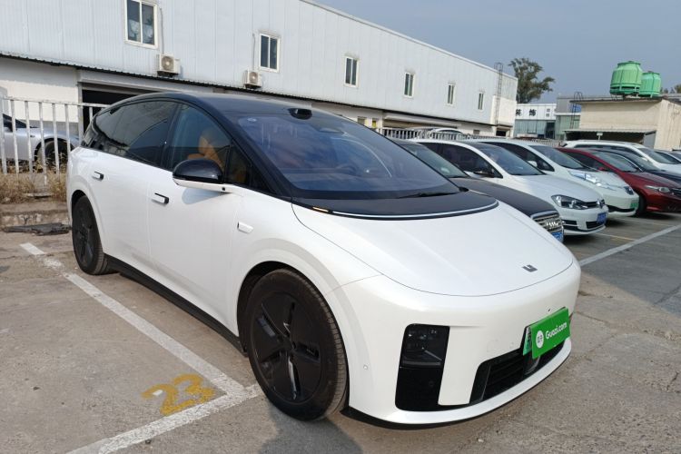 Li i8 2025 image de voiture #4