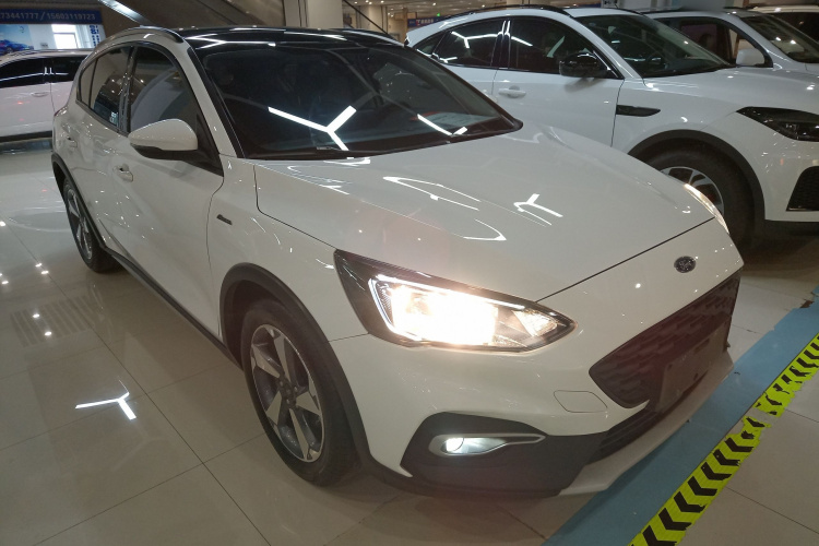 Ford Focus Active 2020 صورة سيارة #4