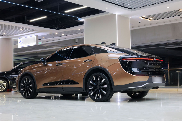 Toyota Crown 2023 immagine di auto #4