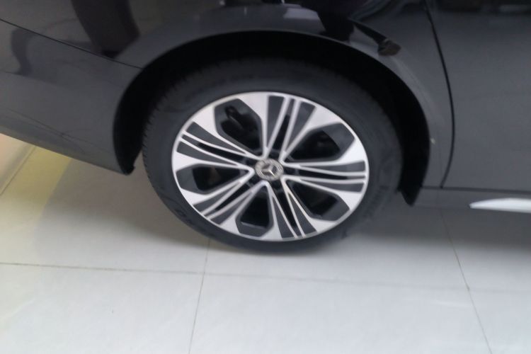 Mercedes-Benz E Class New Energy 2024 car image #4