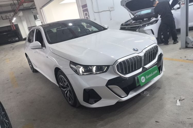 BMW i5 M60 2024 car image #4
