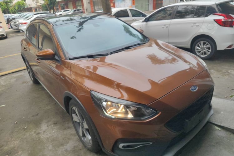 Ford Focus Active 2019 car image #4