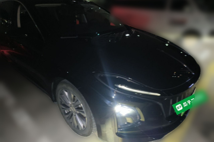 HongQi E-QM5 2023 #4 HongQi E-QM5 2023 car image #4