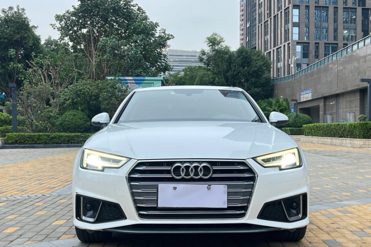 Audi A4 2019 car image #4