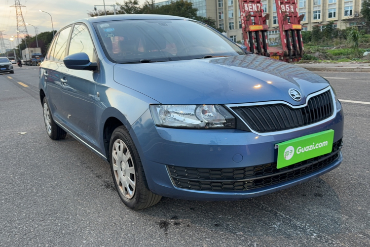 Skoda Rapid Spaceback 2016 car image #4