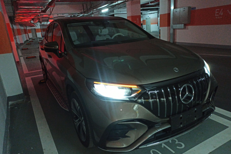 Mercedes-Benz EQE SUV 2023 immagine di auto #4