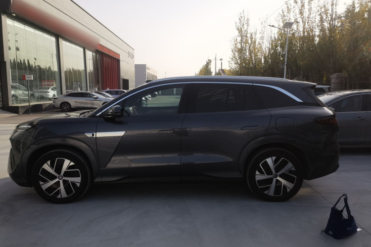 BYD Tang L 2025 #4 BYD Tang L 2025 car image #4