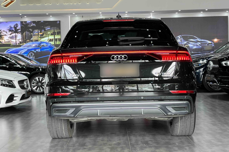 Audi Q8 2023 car image #4