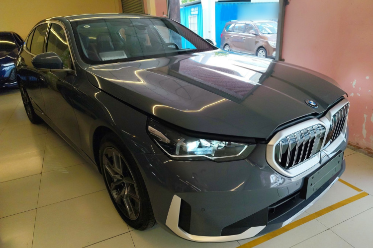 BMW i5 M60 2024 #4 BMW i5 M60 2024 car image #4