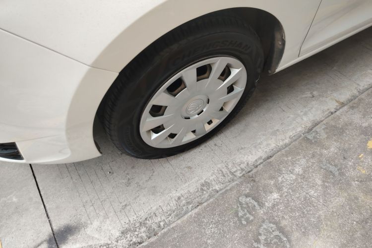 Skoda Rapid Spaceback 2016 car image #4