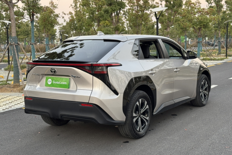 Toyota bZ4X 2022 immagine di auto #4