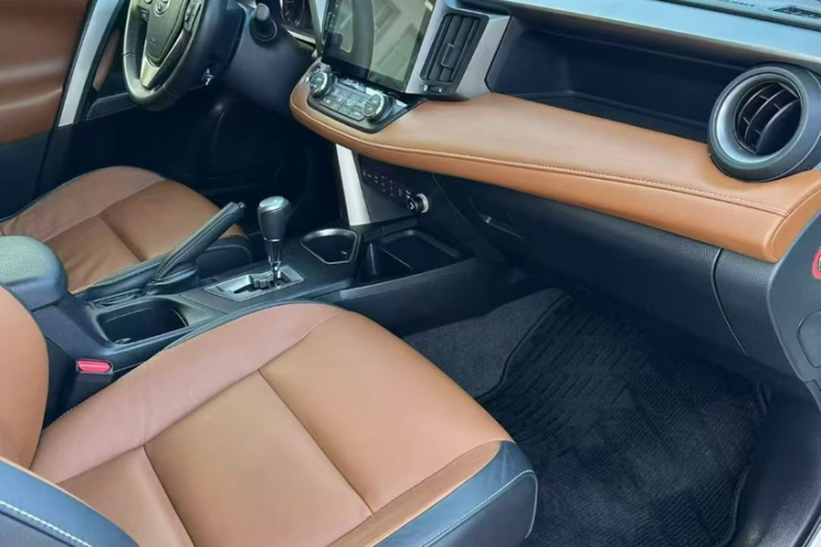 RAV4 2018 #4 RAV4 2018 car image #4