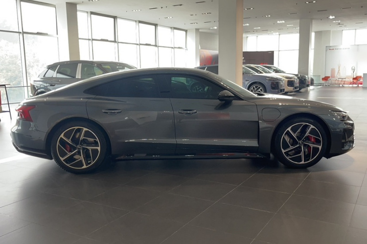 Audi RS e-tron GT 2024 car image #4