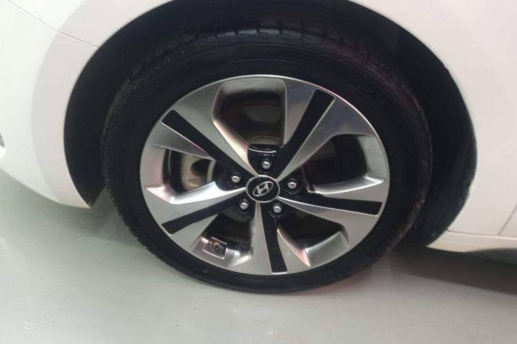 Hyundai Lafesta 2020 car image #4