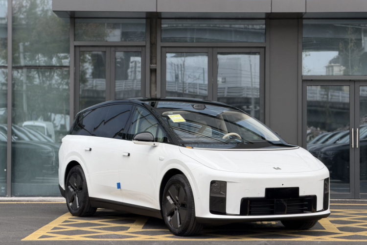 Li i8 2025 изображение автомобиля #4