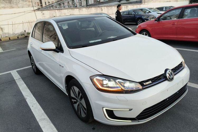 Volkswagen Golf Pure Electric 2020 #4 Volkswagen Golf Pure Electric 2020 car image #4