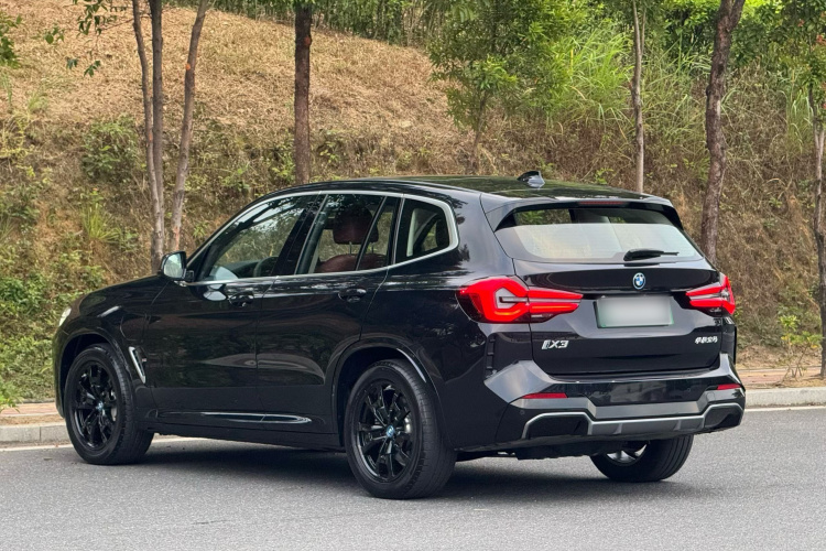 BMW iX3 2024 car image #4