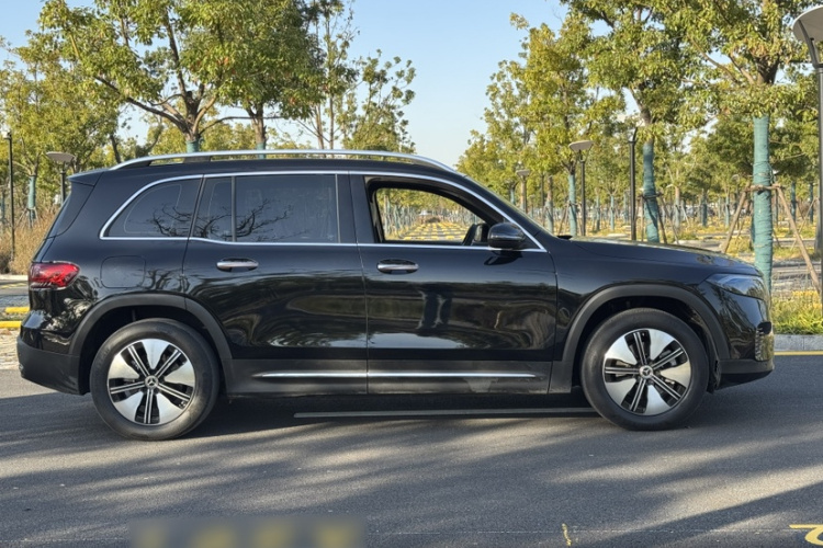 Mercedes-Benz EQB Class 2023 immagine di auto #4