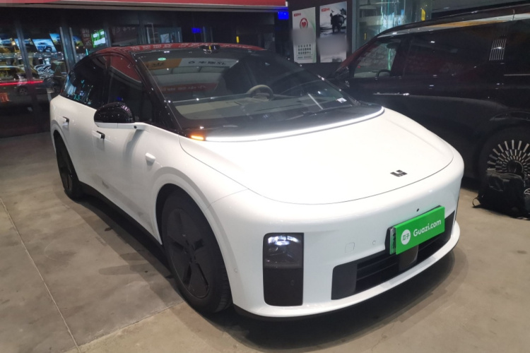 Li i6 2025 image de voiture #4