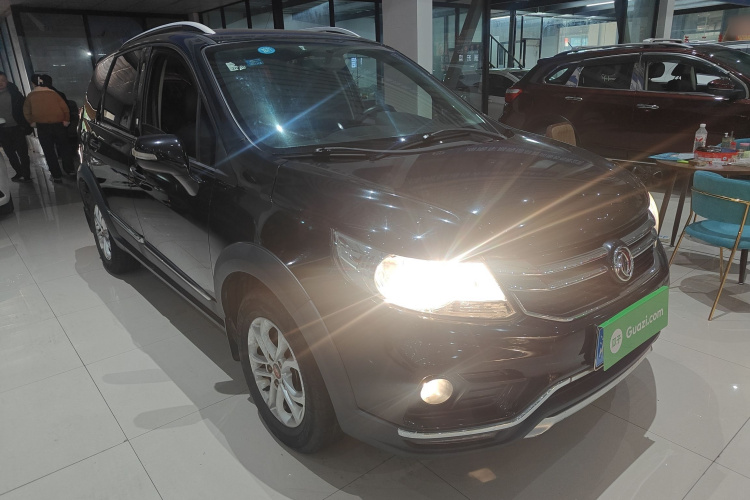 Forthing JOYEAR X3 2018 #4 Forthing JOYEAR X3 2018 immagine di auto #4