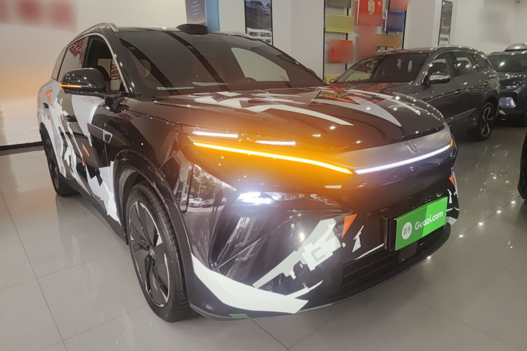 BYD Tang L 2025 #4 BYD Tang L 2025 car image #4