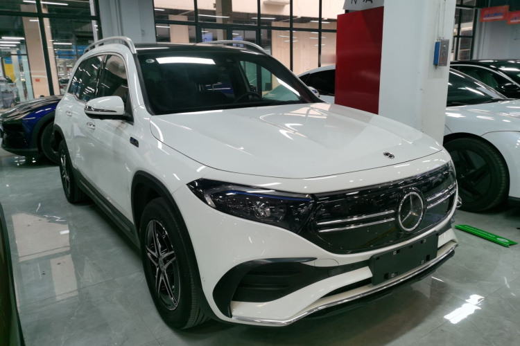 Mercedes-Benz EQB Class 2025 car image #4