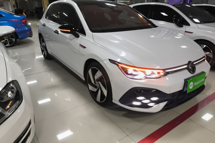 Volkswagen GolfGTI 2024 immagine di auto #4