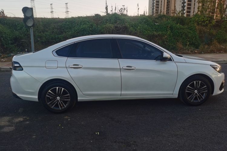 Peugeot 308 2018 car image #4