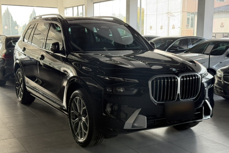 BMW X7 2024 car image #4