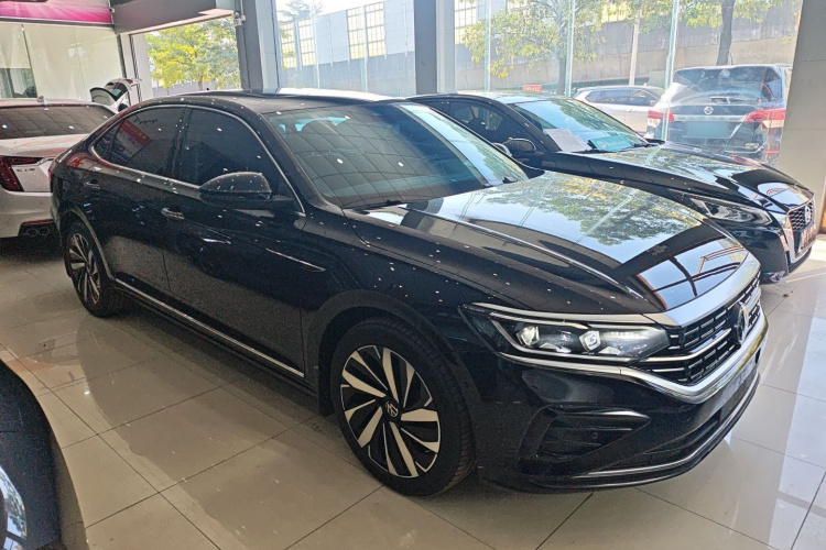 Volkswagen Passat 2024 car image #4