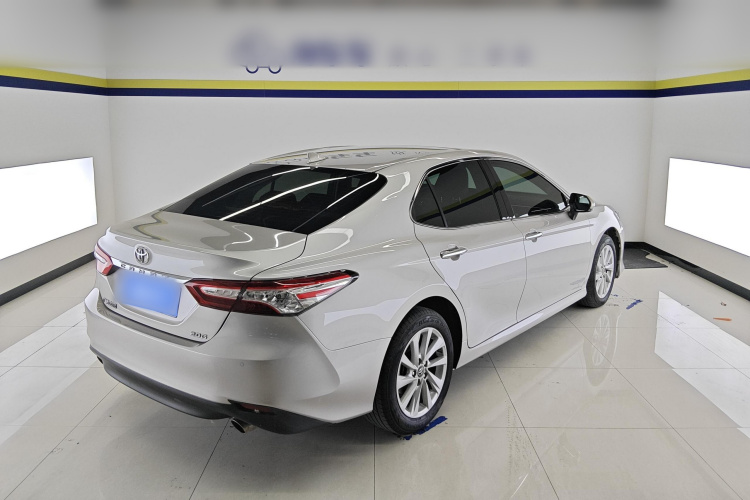 Toyota Camry 2022 image de voiture #4