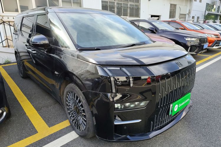 Zeekr 009 2023 car image #4