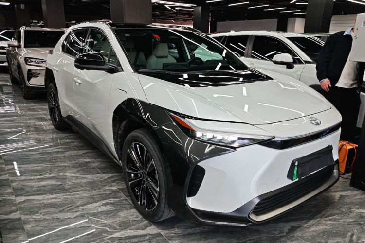 Toyota bZ4X 2022 immagine di auto #4